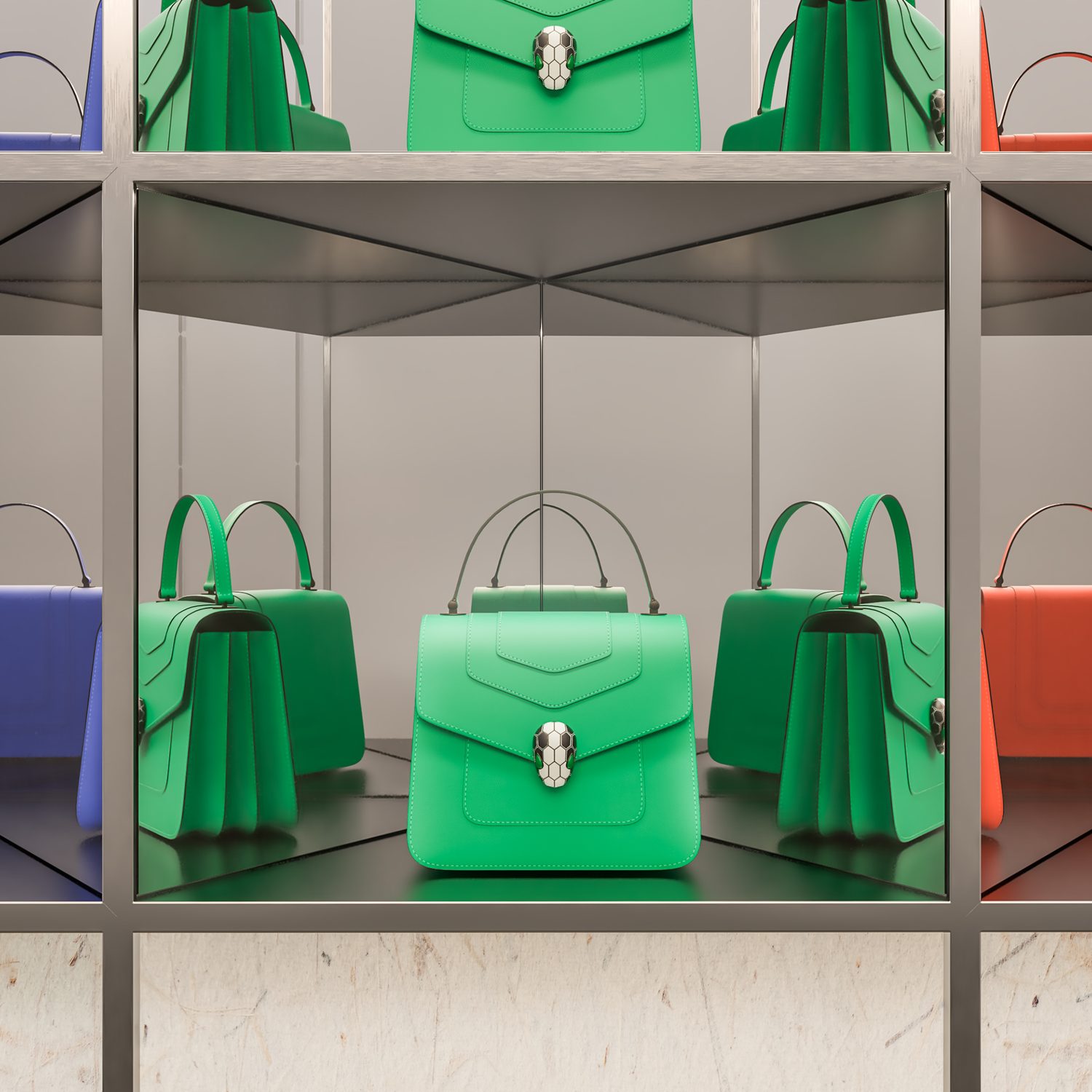 Bolsos Serpenti suspendidos como joyas.