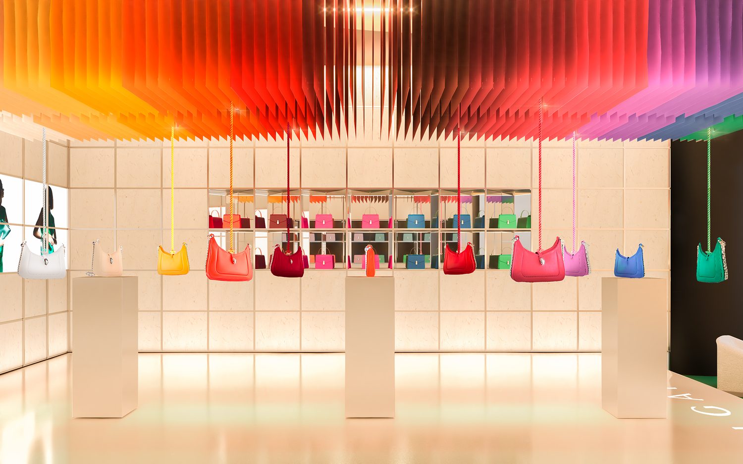 Muro-vitrina modular en cedro natural y espejo.