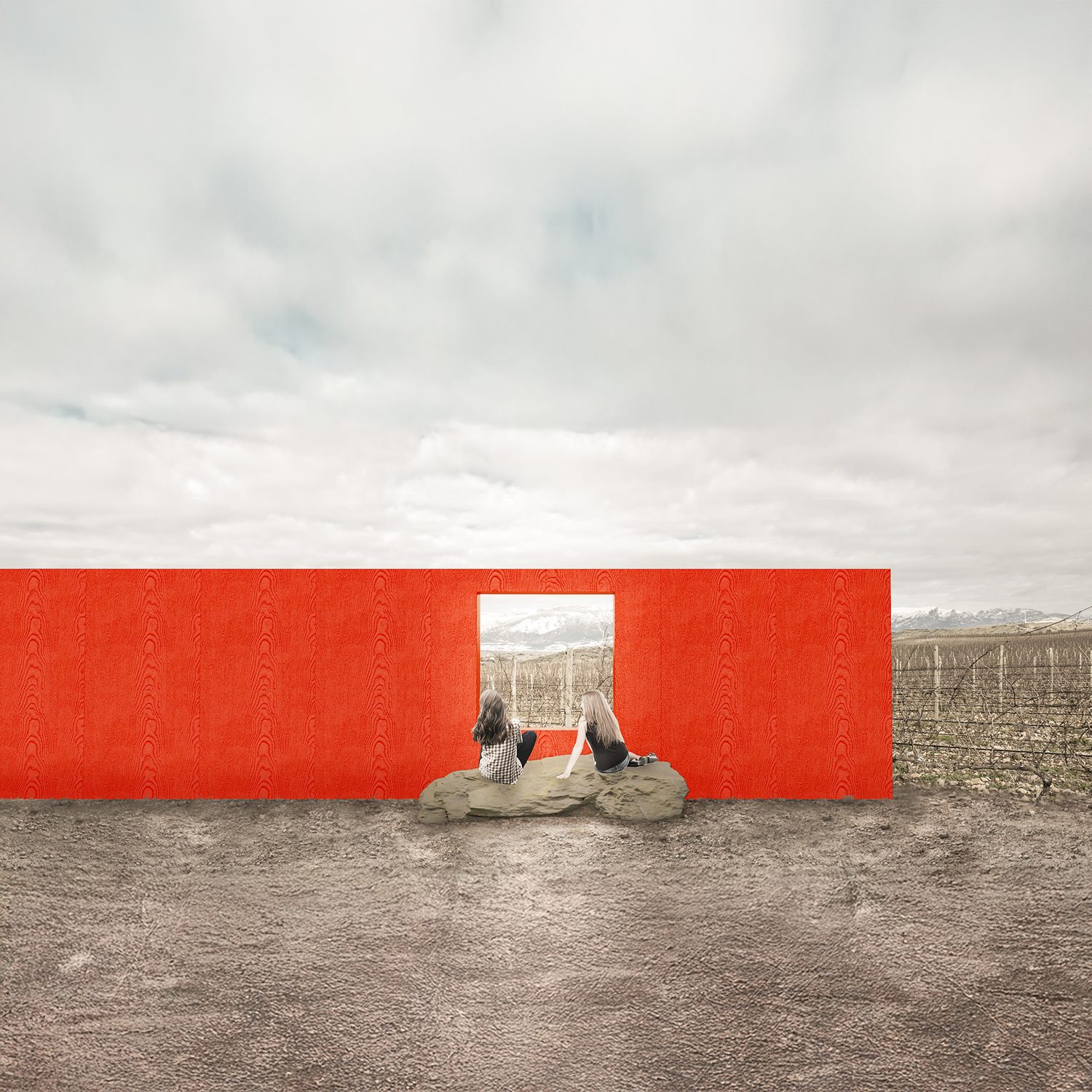 Dos personas conversan sobre la piedra: el muro como refugio.